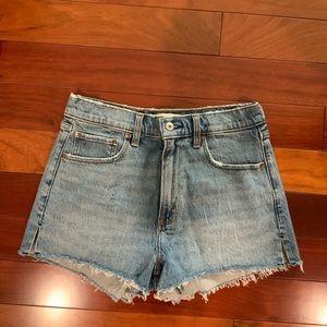 Abercrombie & Fitch The Mom Short High Rise